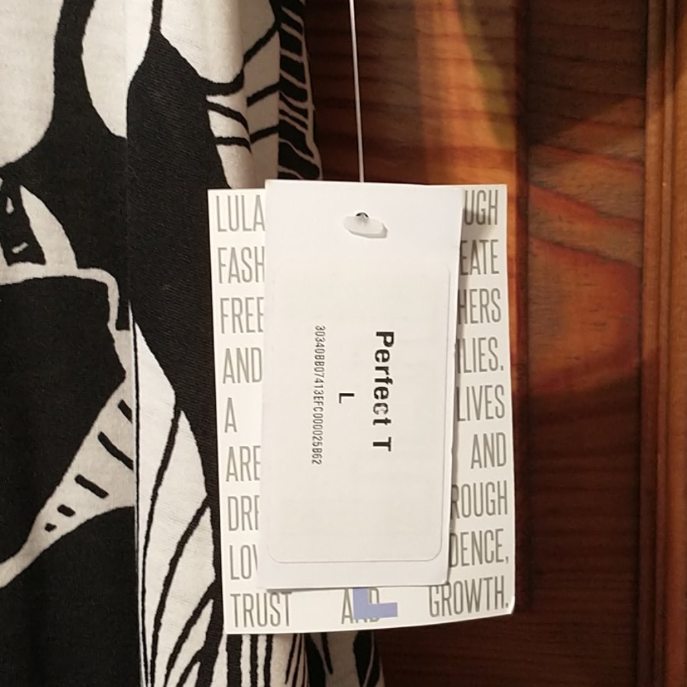 Lularoe perfect T - Picture 2 of 5
